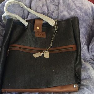 Avery James travel tote